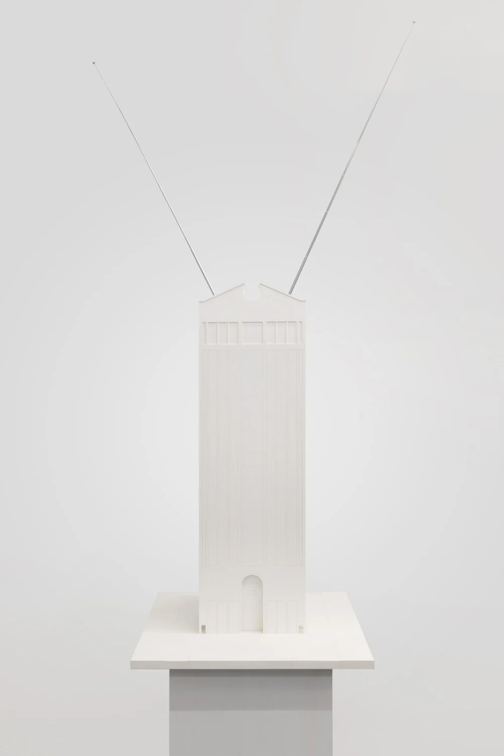 Isa Genzken, Deutsche Bank Proposal model, 2000